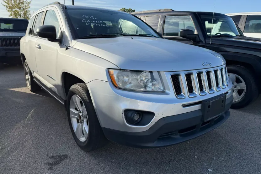 2011 Jeep Compass Sport photo 1