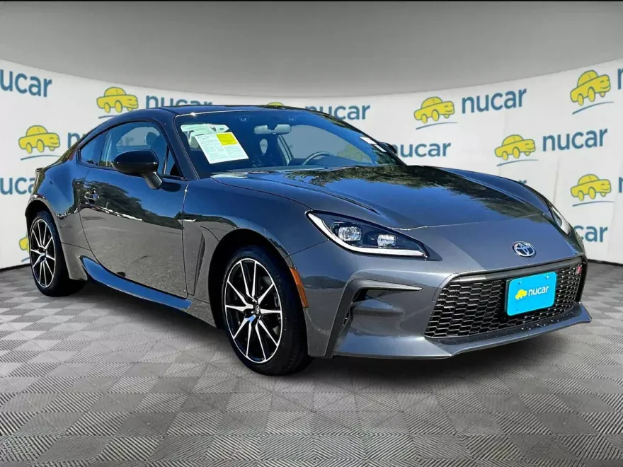 2025 Toyota GR86 photo 1