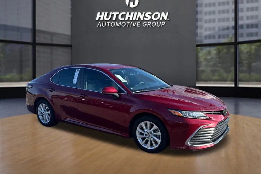 2021 Toyota Camry LE photo 1