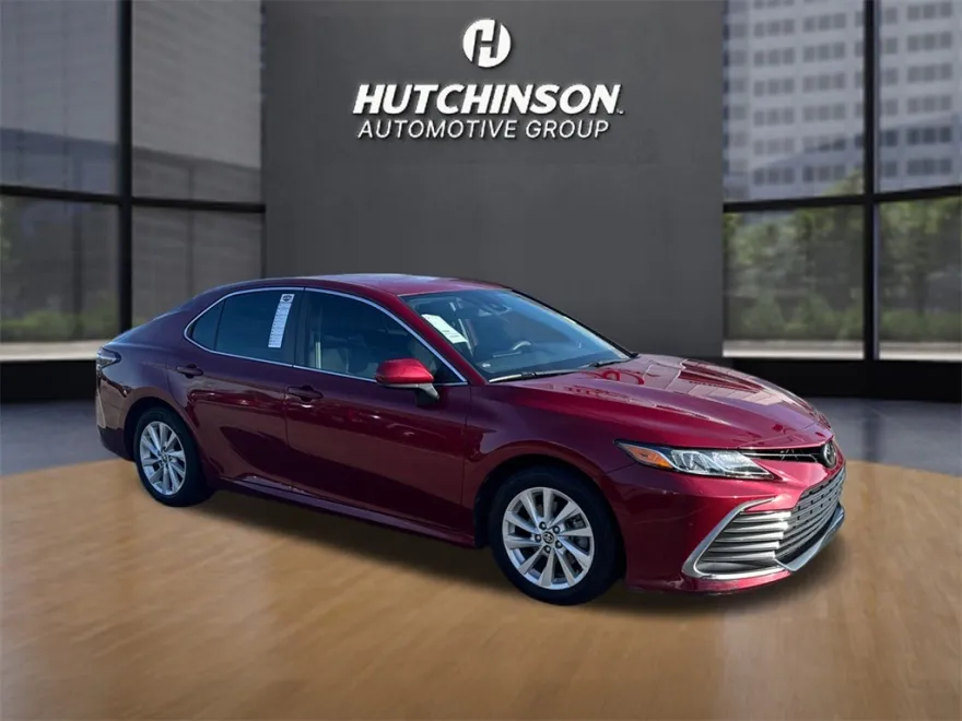 2021 Toyota Camry LE photo 1