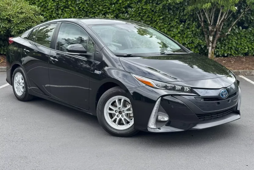 2021 Toyota Prius Prime Limited photo 1