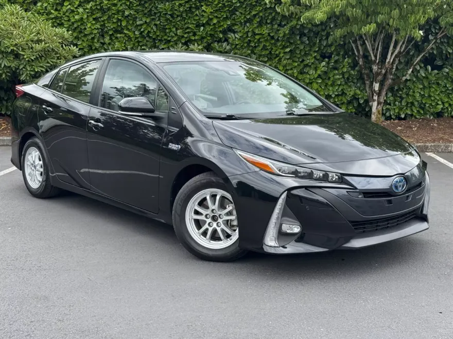 2021 Toyota Prius Prime Limited photo 1