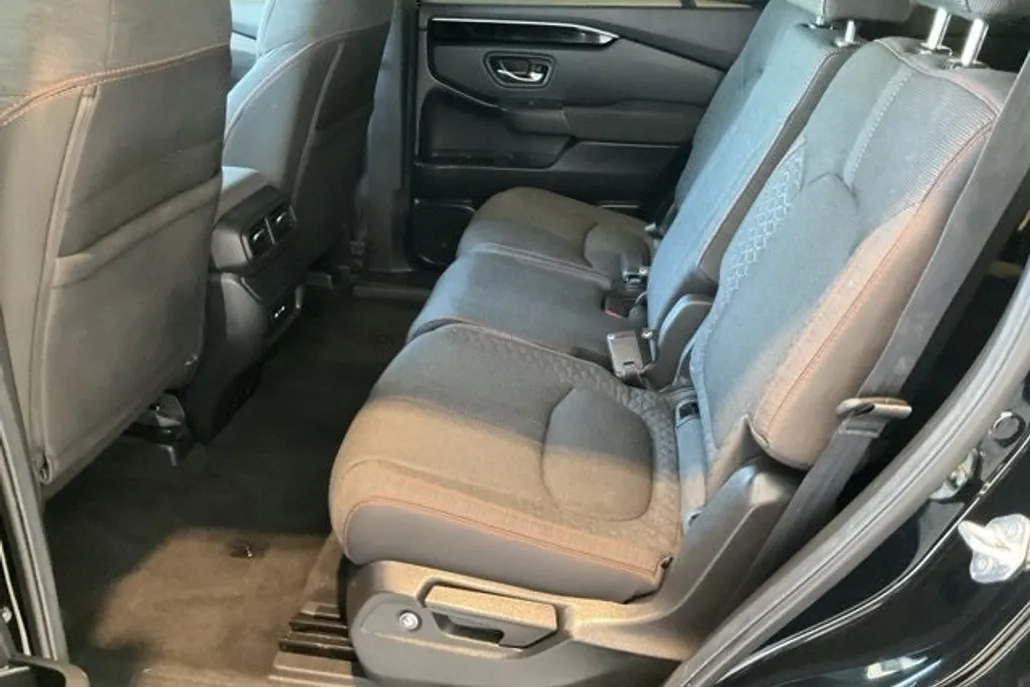 2025 Honda Pilot Sport photo 1