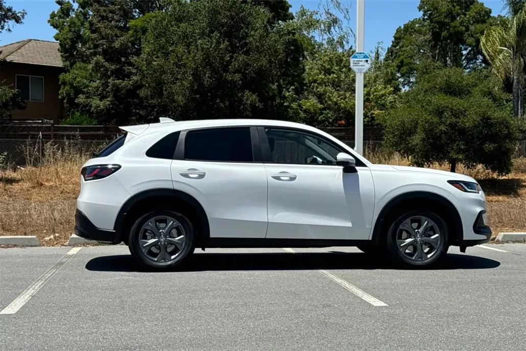 2026 Honda HR-V LX photo 1