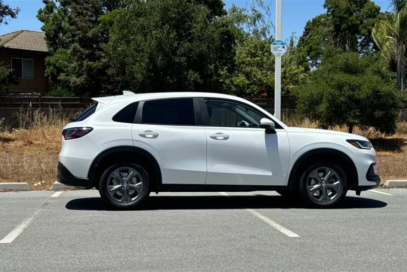 2026 Honda HR-V LX photo 1