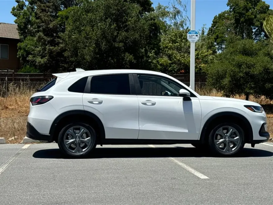 2026 Honda HR-V LX photo 1