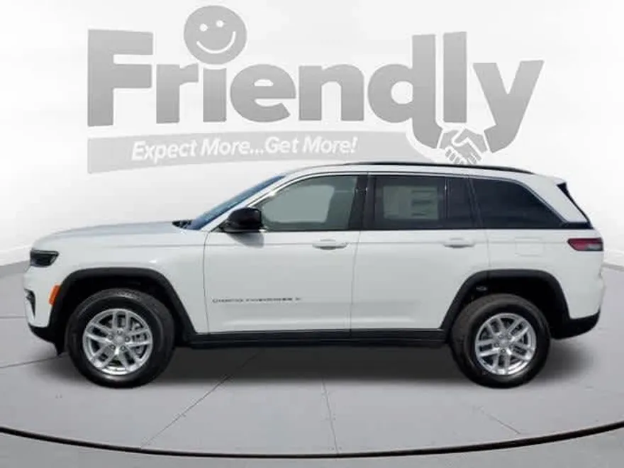 2025 Jeep Grand Cherokee Laredo photo 1
