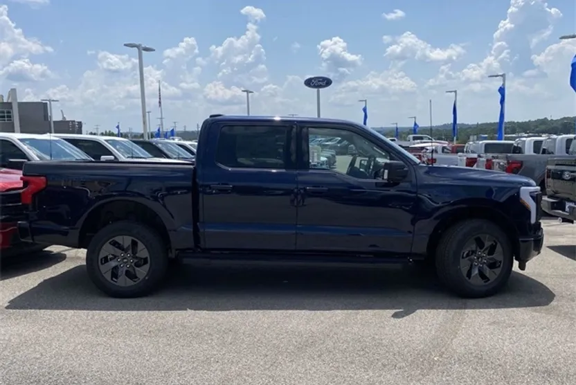 2025 Ford F-150 Lightning photo 1