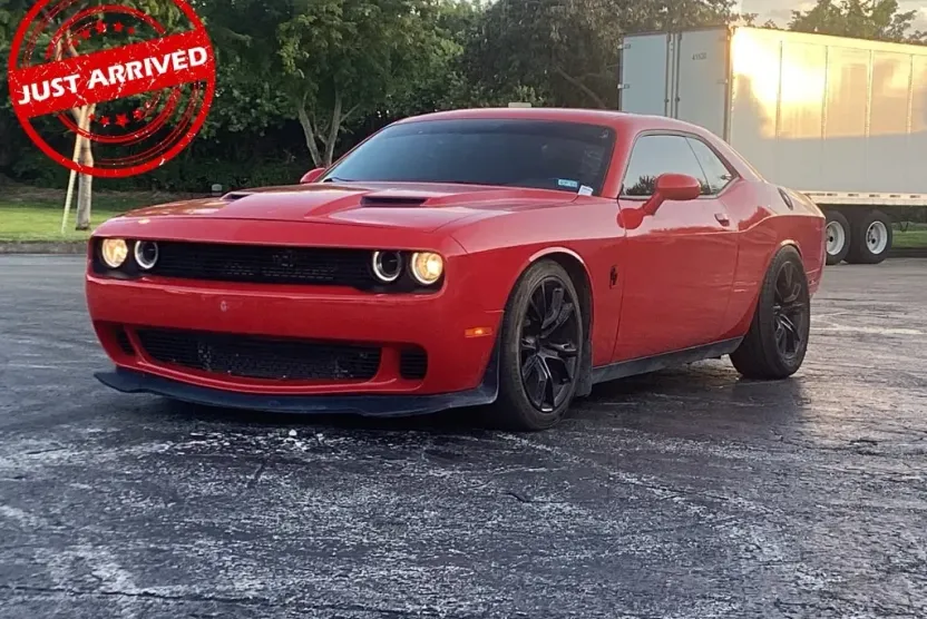 2016 Dodge Challenger SXT Plus photo 1