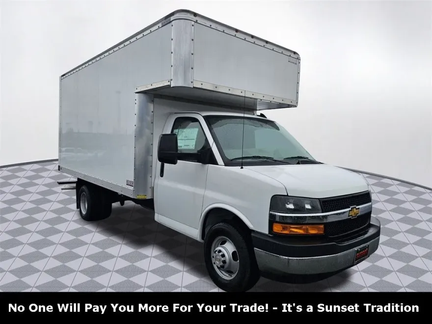 2024 Chevrolet Express Cutaway 3500 photo 1