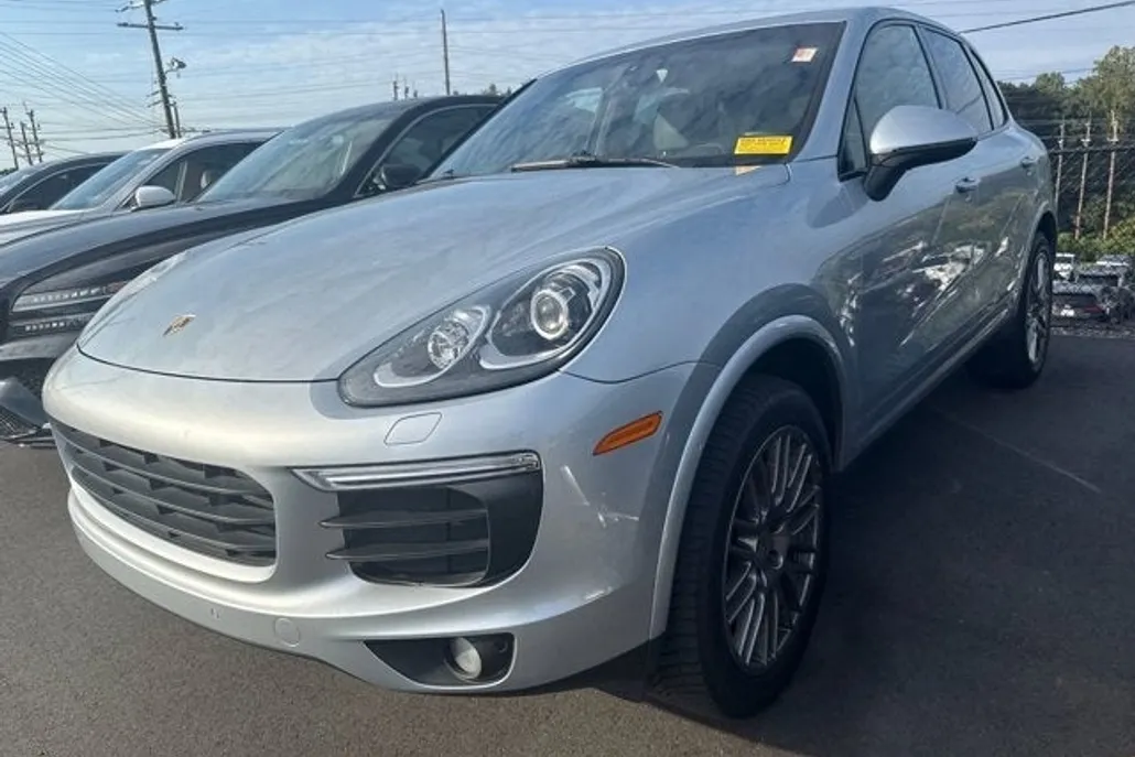 2017 Porsche Cayenne Platinum Edition photo 1