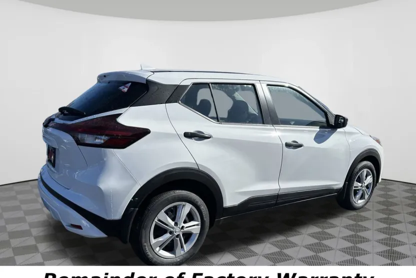 2025 Nissan Kicks Play S photo 1