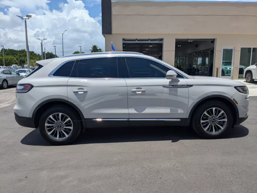 2023 Lincoln Nautilus Standard photo 1