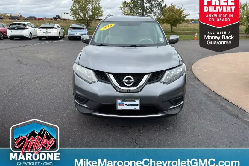 2015 Nissan Rogue SV photo 1