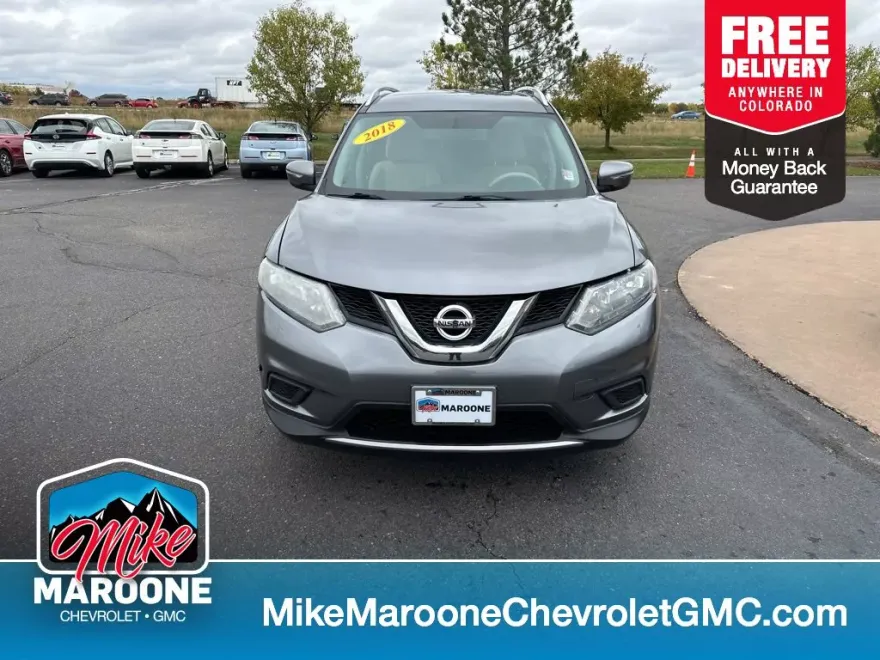 2015 Nissan Rogue SV photo 1