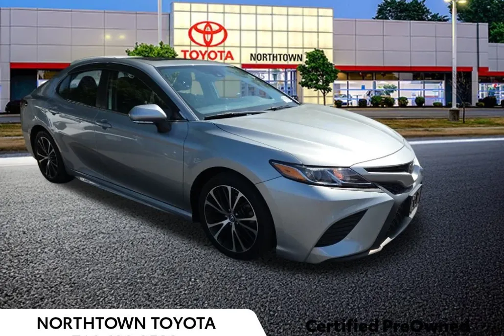 2019 Toyota Camry SE photo 1