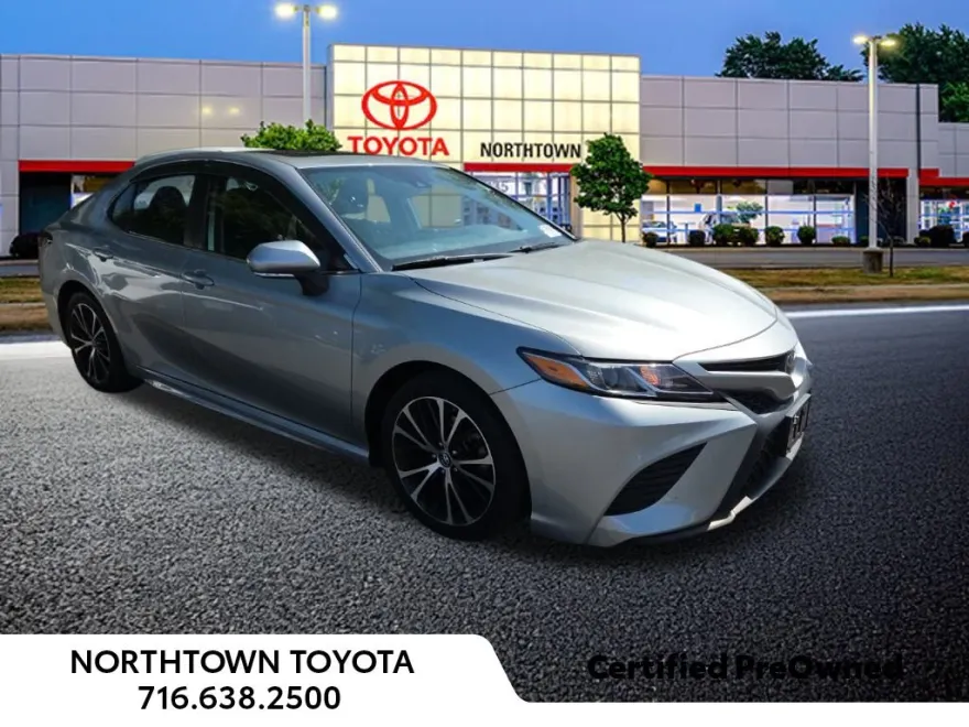 2019 Toyota Camry SE photo 1