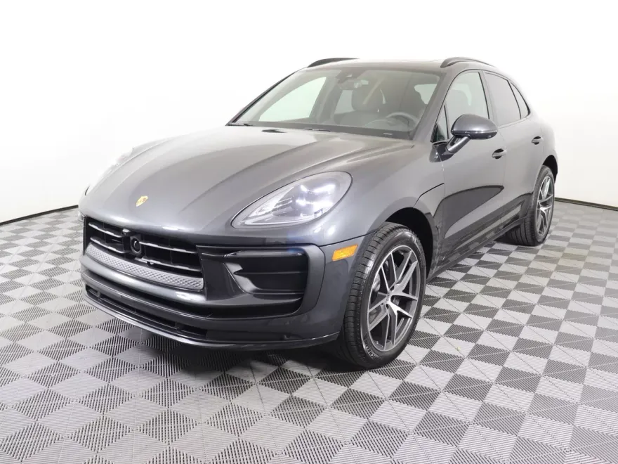 2025 Porsche Macan photo 1