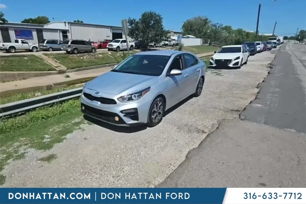 2021 Kia Forte LXS photo 1