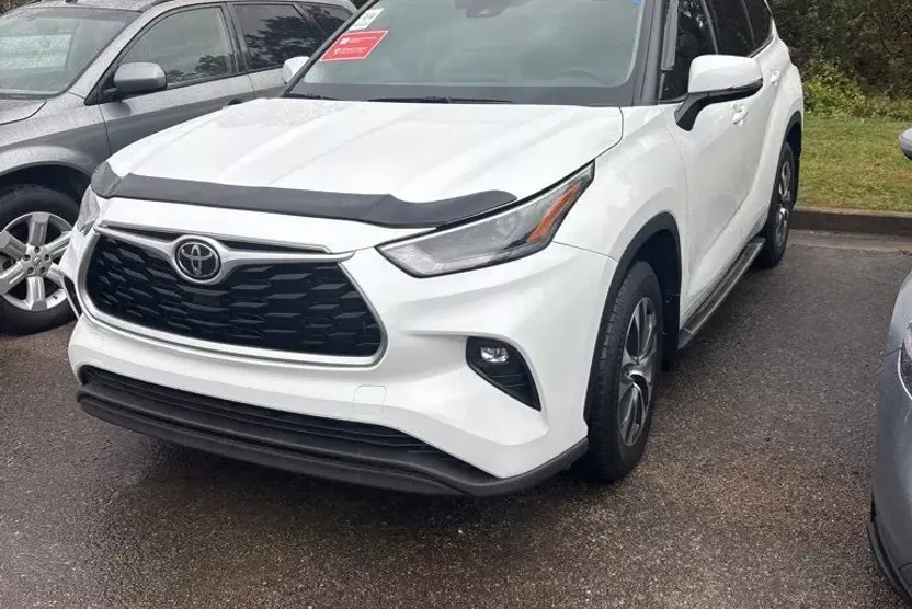 2022 Toyota Highlander XLE photo 1