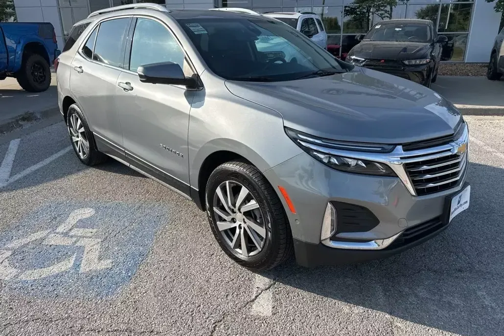 2023 Chevrolet Equinox Premier photo 1