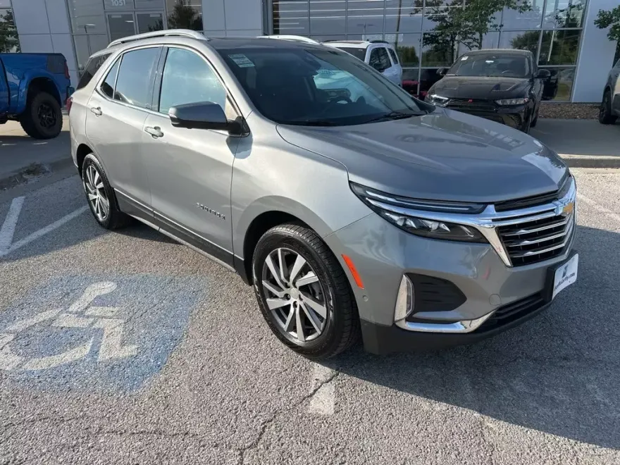 2023 Chevrolet Equinox Premier photo 1