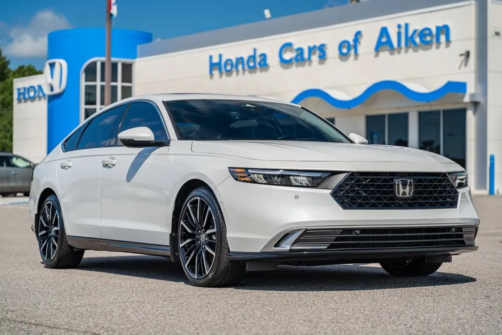 2024 Honda Accord Hybrid Touring photo 1