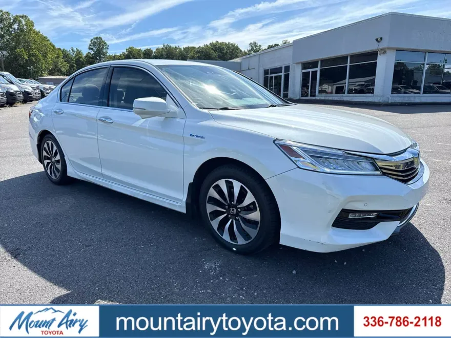 2017 Honda Accord Hybrid Touring photo 1