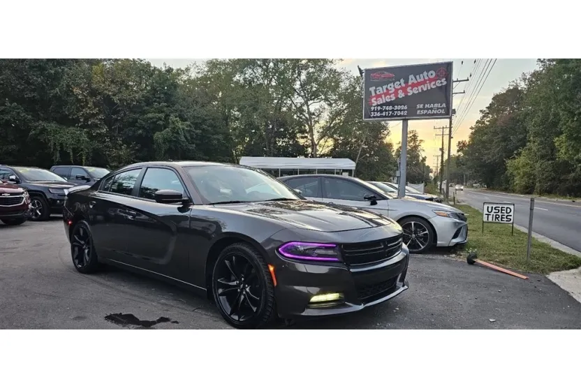 2017 Dodge Charger R/T photo 1