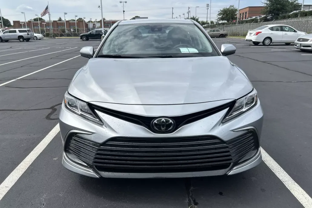 2023 Toyota Camry LE photo 1