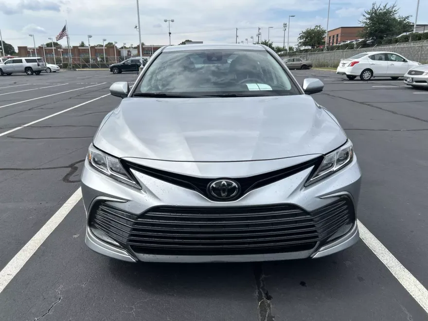 2023 Toyota Camry LE photo 1