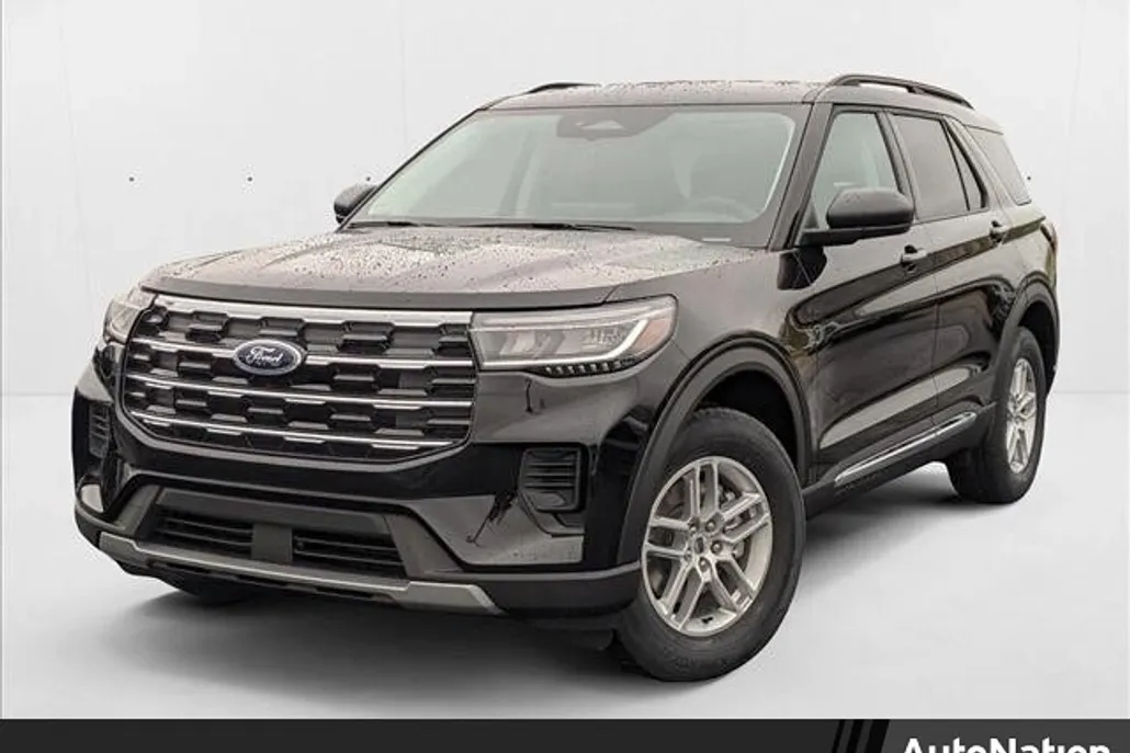 2025 Ford Explorer photo 1