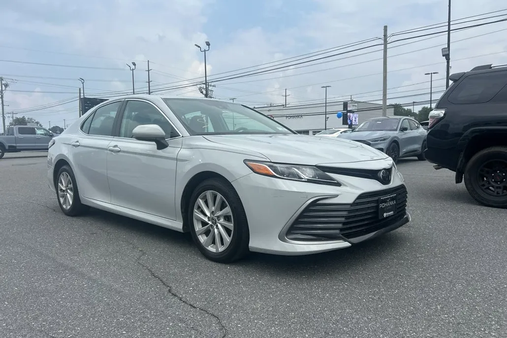 2023 Toyota Camry LE photo 1