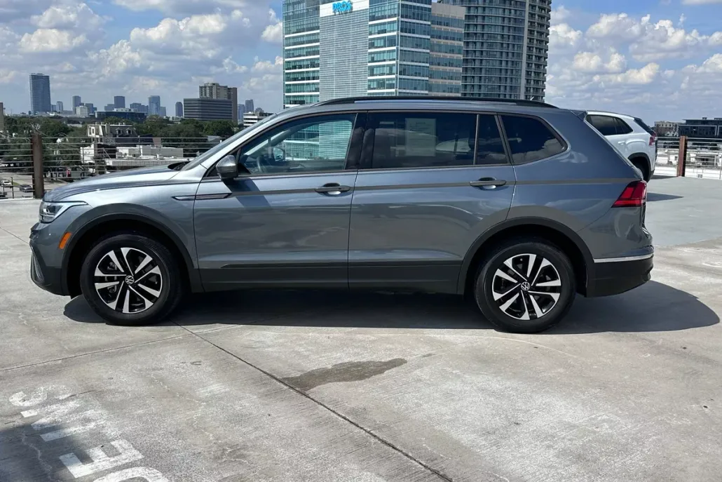 2023 Volkswagen Tiguan S photo 1
