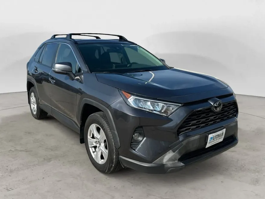 2019 Toyota RAV4 XLE photo 1