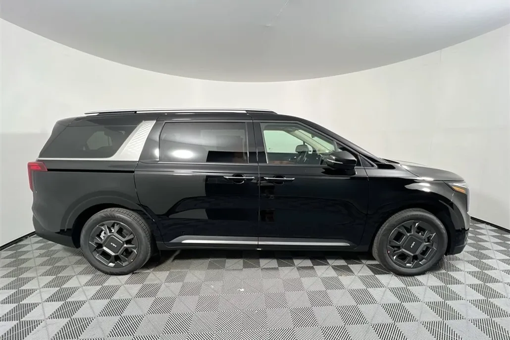 2026 Kia Carnival SX photo 1