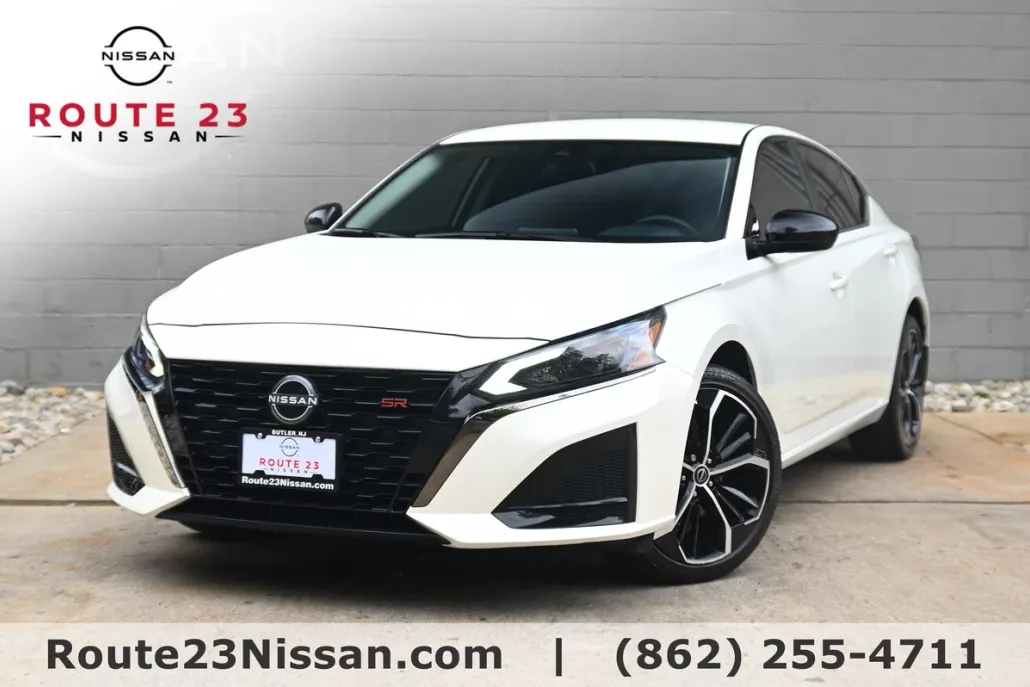 2025 Nissan Altima SR photo 1