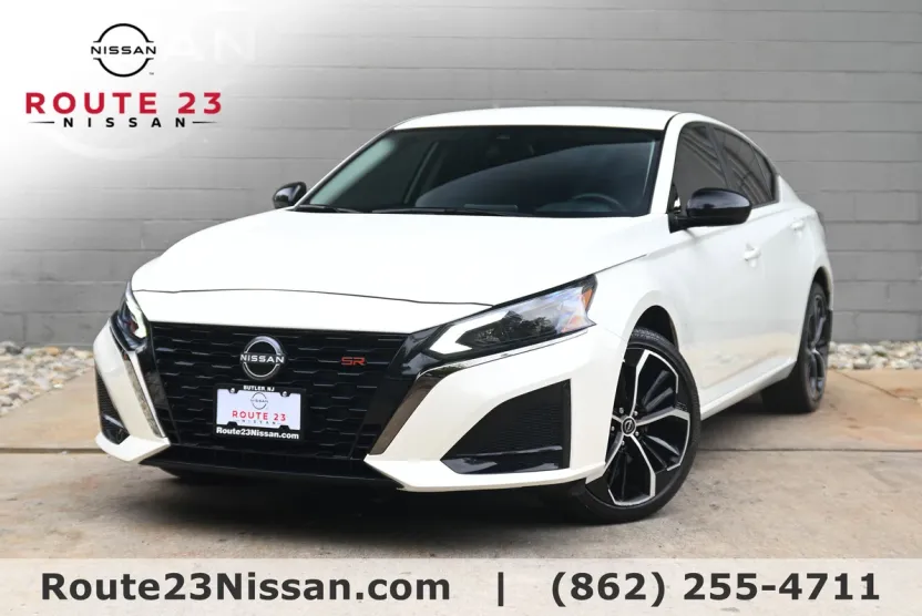 2025 Nissan Altima SR photo 1