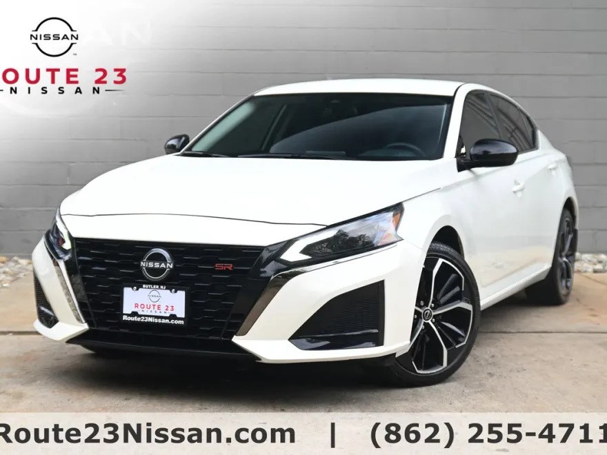 2025 Nissan Altima SR photo 1