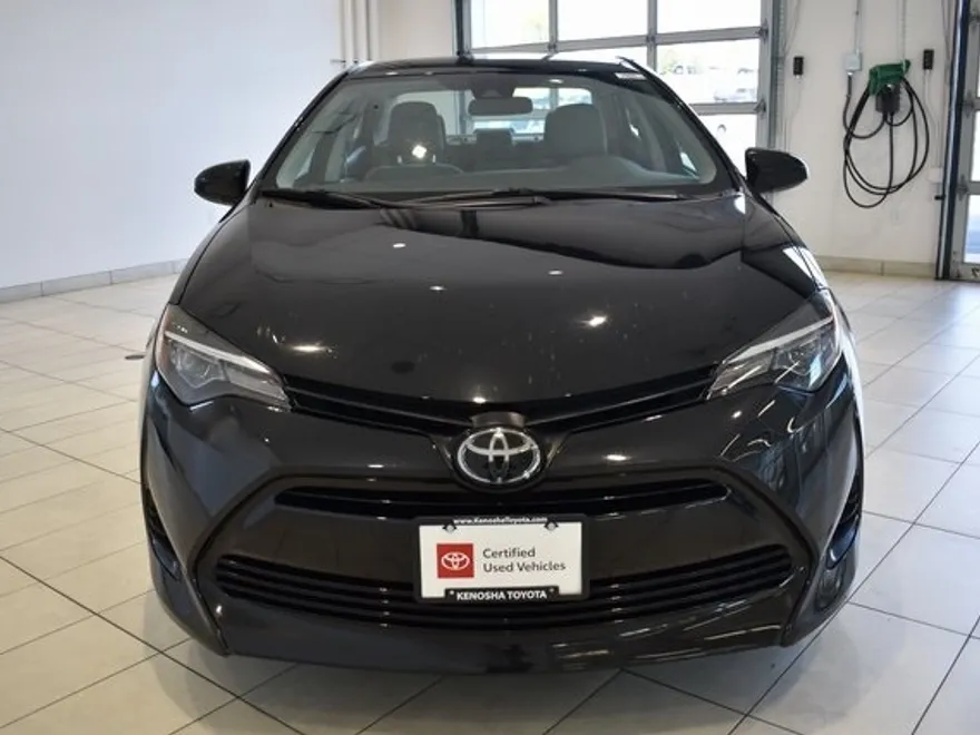 2019 Toyota Corolla LE photo 1