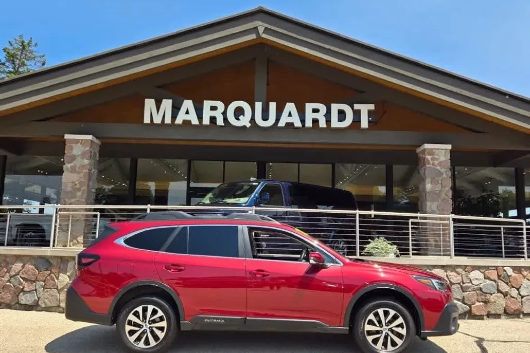 2022 Subaru Outback Premium photo 1