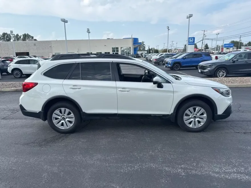 2019 Subaru Outback 2.5i Premium photo 1
