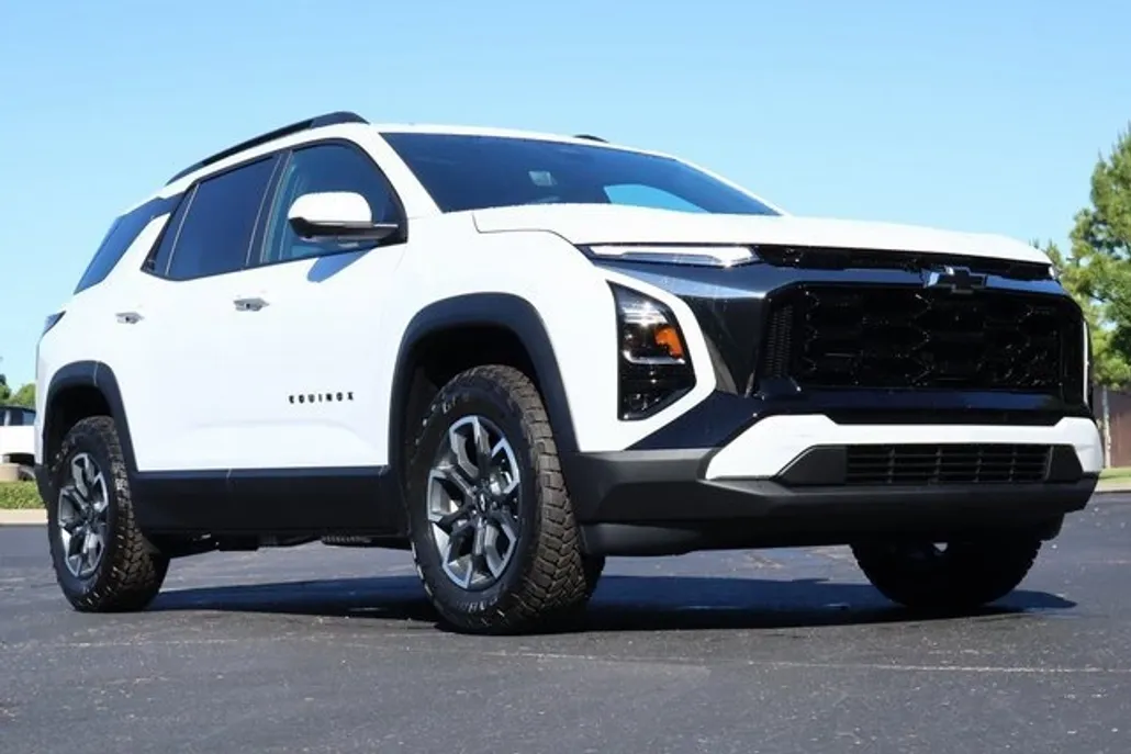 2026 Chevrolet Equinox ACTIV photo 1