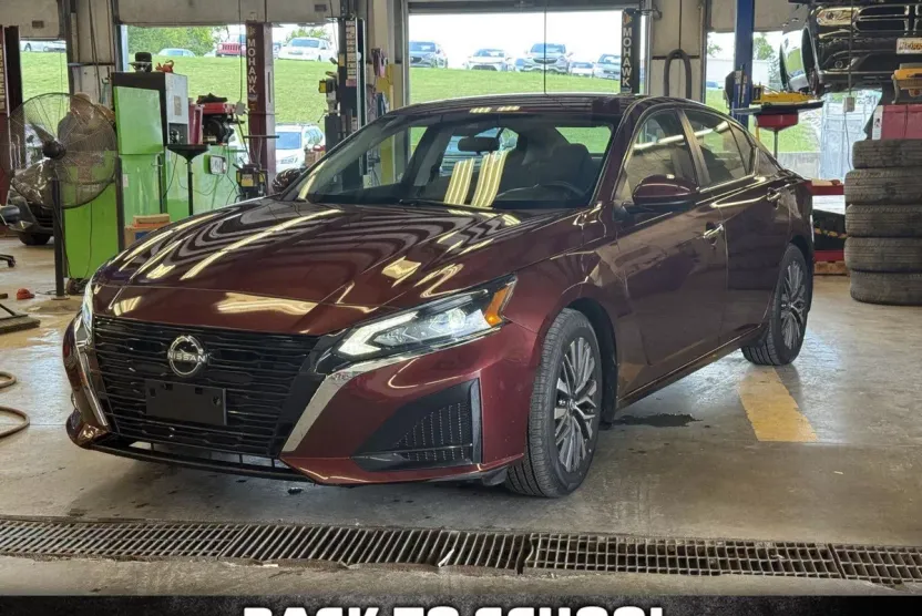 2023 Nissan Altima 2.5 SV photo 1