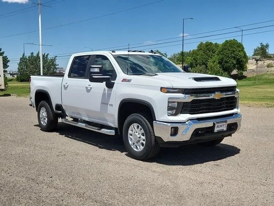2025 Chevrolet Silverado 3500HD LT photo 1