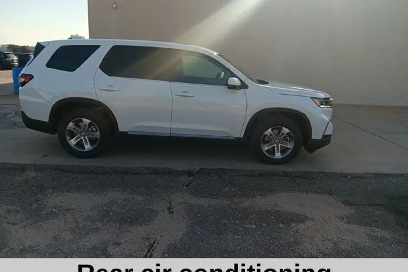 2025 Honda Pilot EX-L photo 1