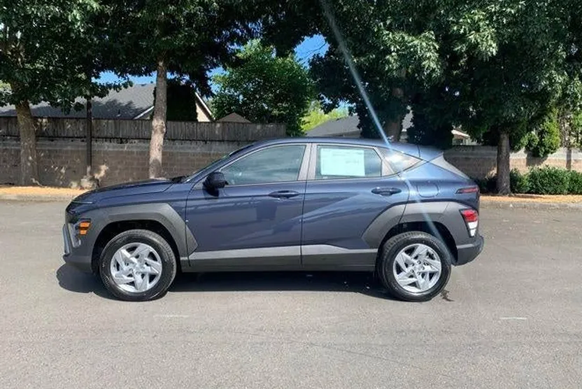 2026 Hyundai Kona SE photo 1