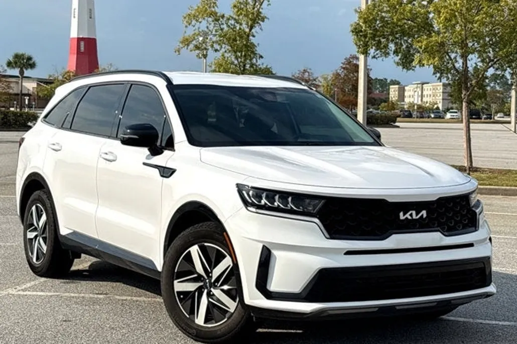 2023 Kia Sorento S photo 1
