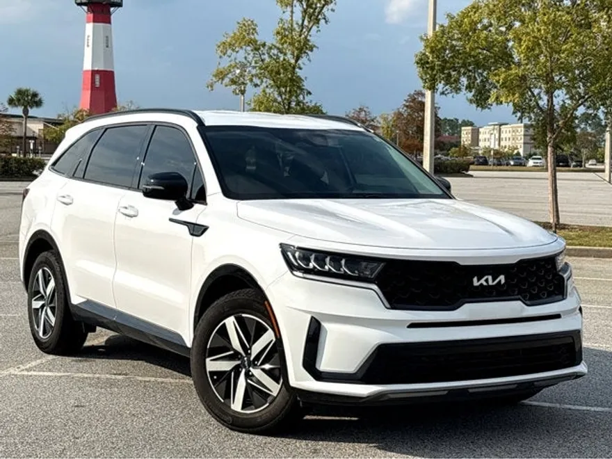 2023 Kia Sorento S photo 1