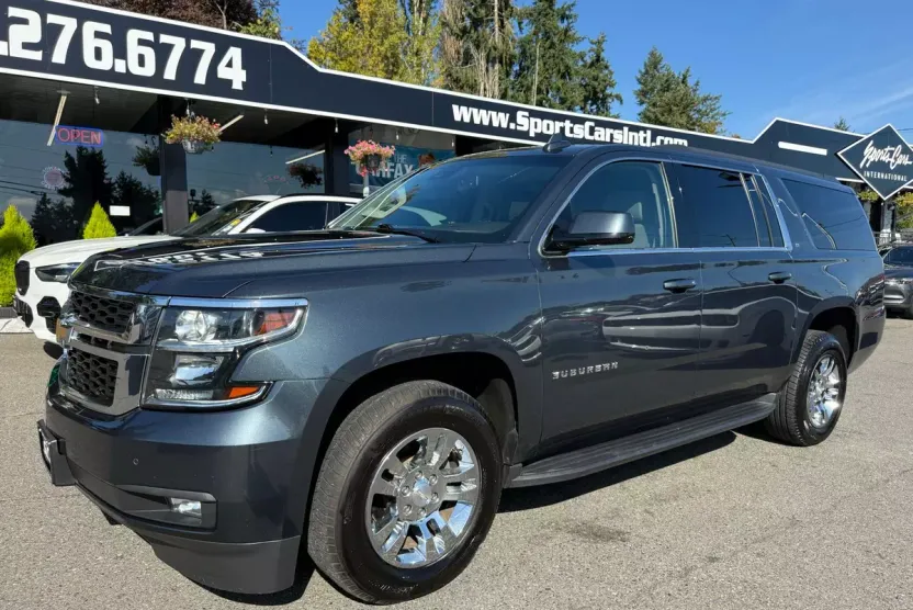 2019 Chevrolet Suburban LT photo 1